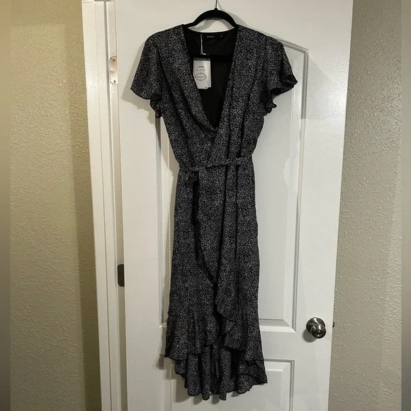 Zesica | Dresses | Black And White Wrap Flowy Dress With Ties Around Waist  | Poshmark